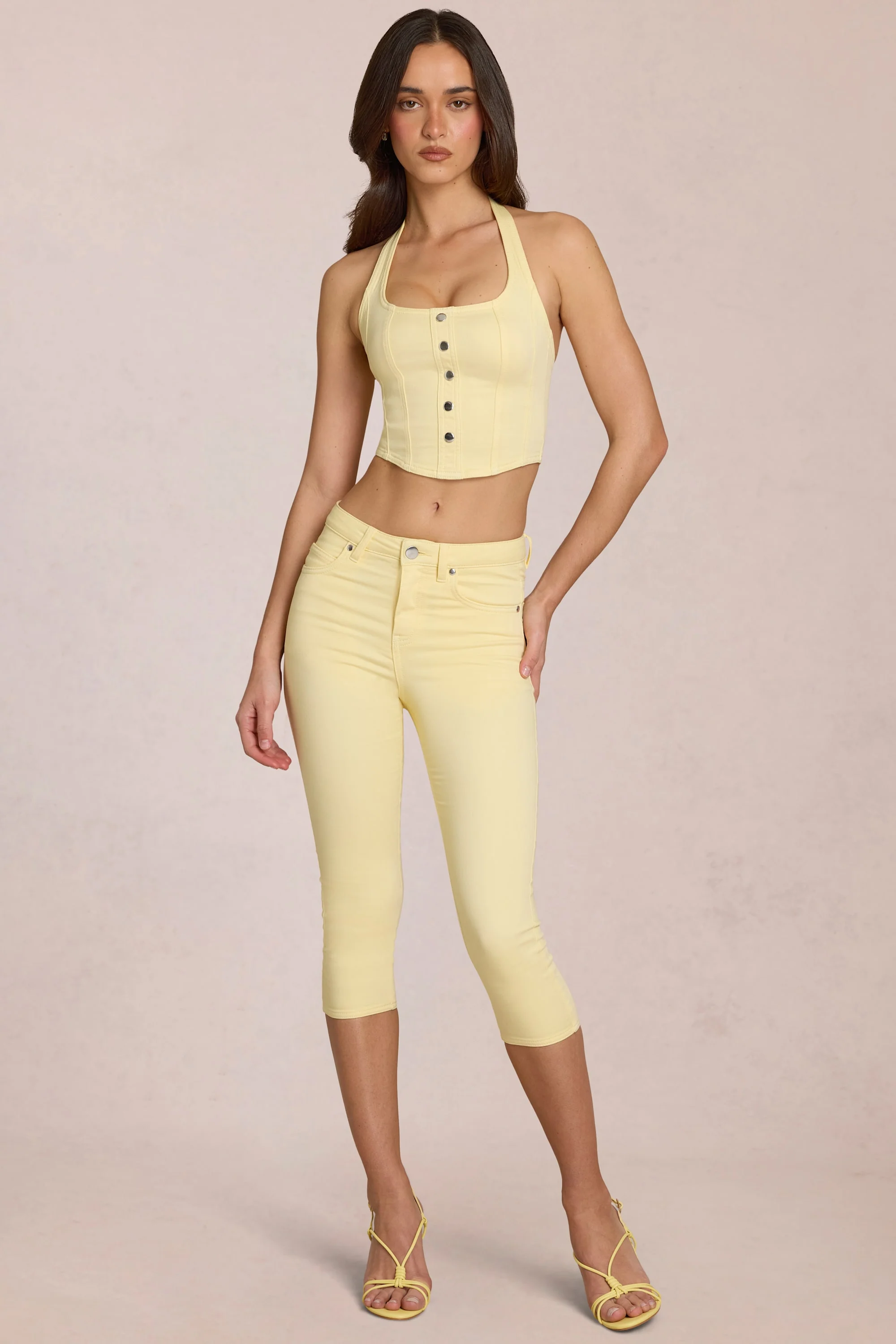 Mid-Rise Capri Jeans in Lemon Yellow - Image 4