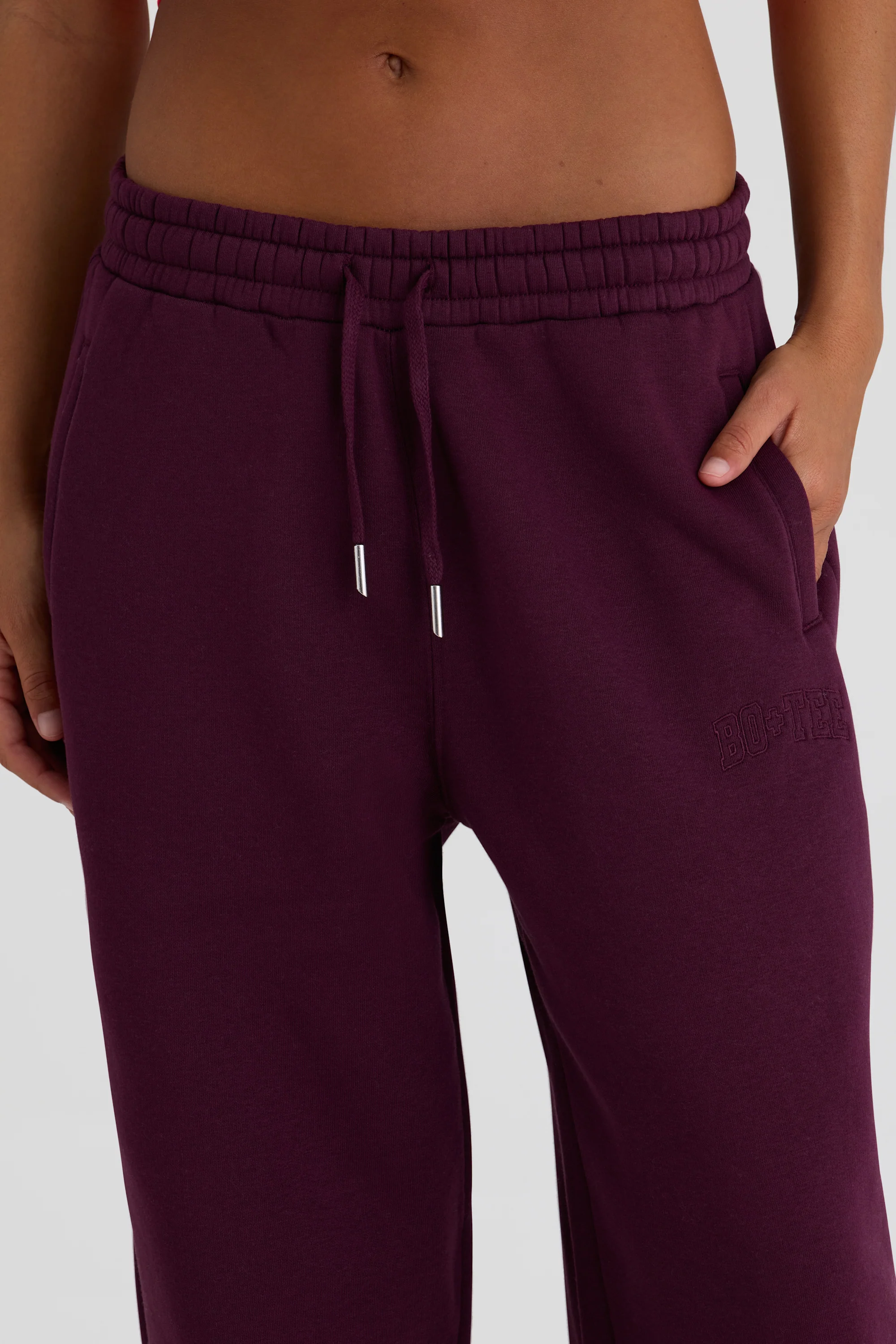 Brushed Cotton Jersey Mid-Rise Relaxed Joggers in Burgundy - Image 4