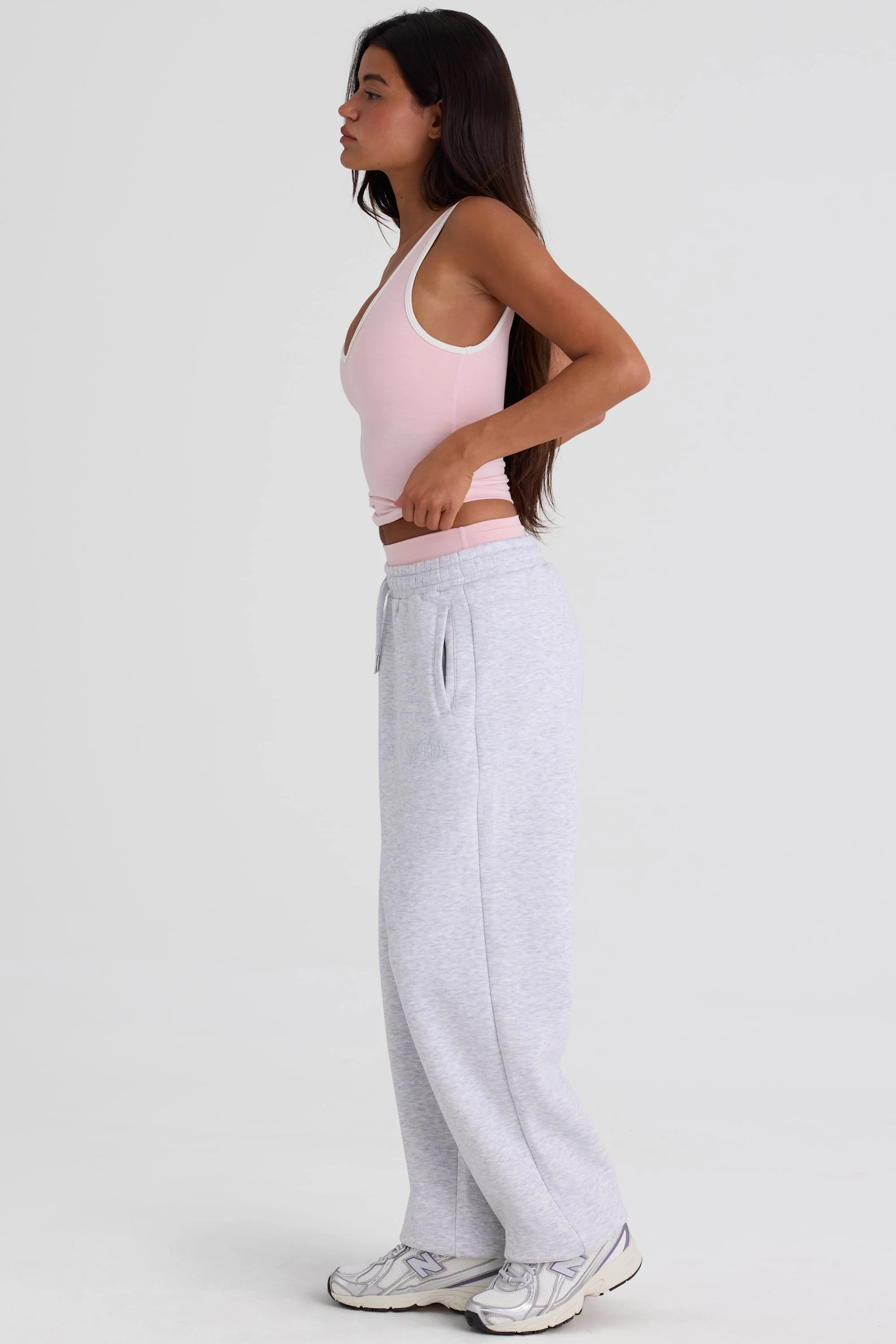 Brushed Cotton Jersey Mid-Rise Relaxed Joggers in Grey Marl - Image 3