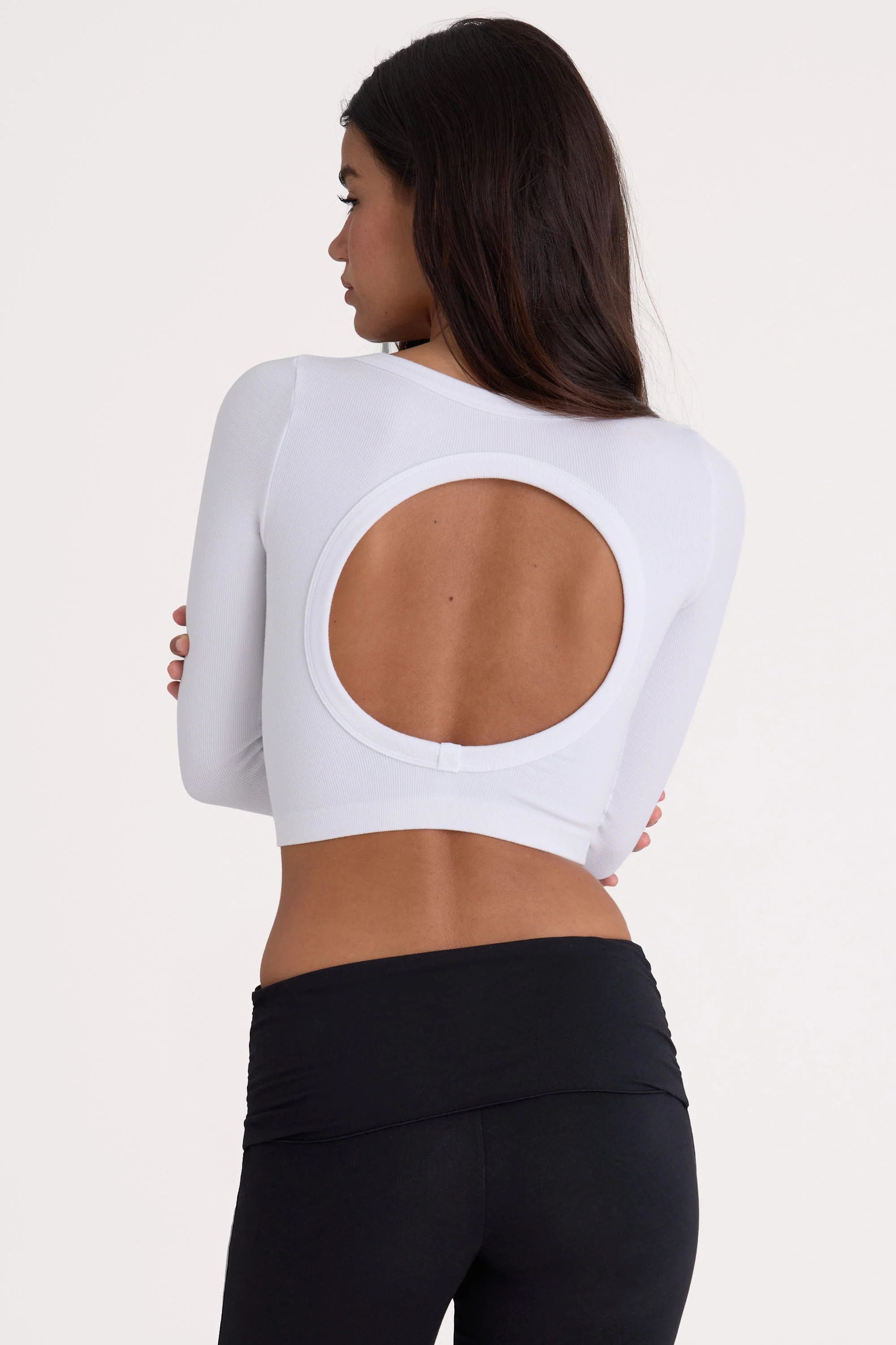 Seamless Soft Rib Cut-Out Crop Top in White - Image 2