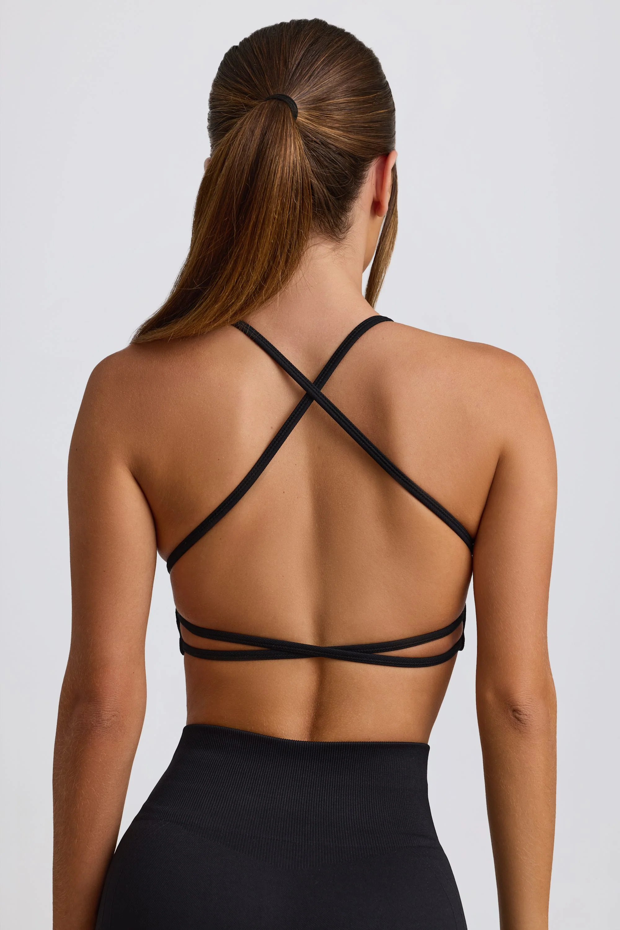 Super Sculpt Seamless Backless Sports Bra in Black - Image 2