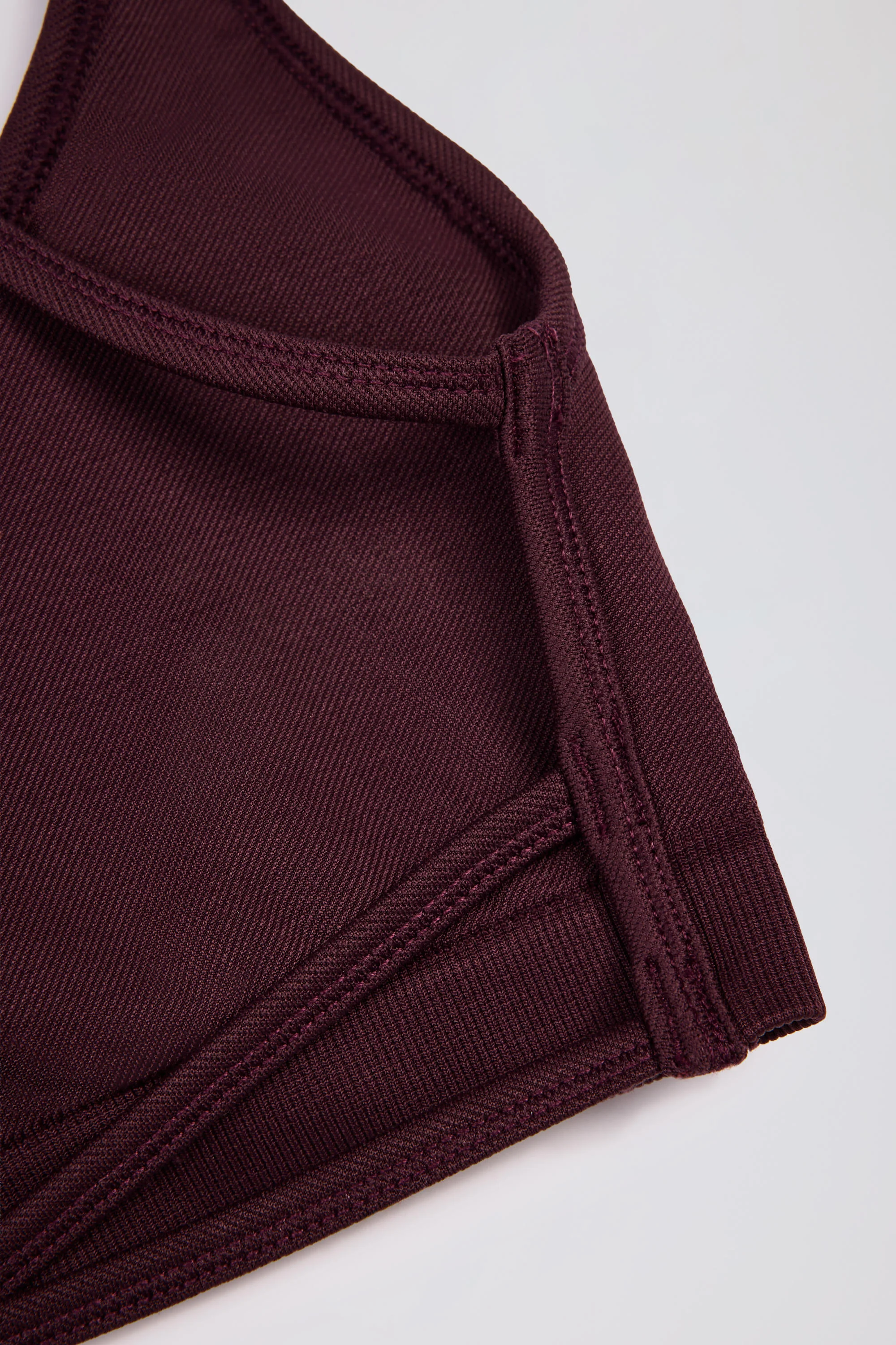 Super Sculpt Seamless Backless Sports Bra in Burgundy - Image 4