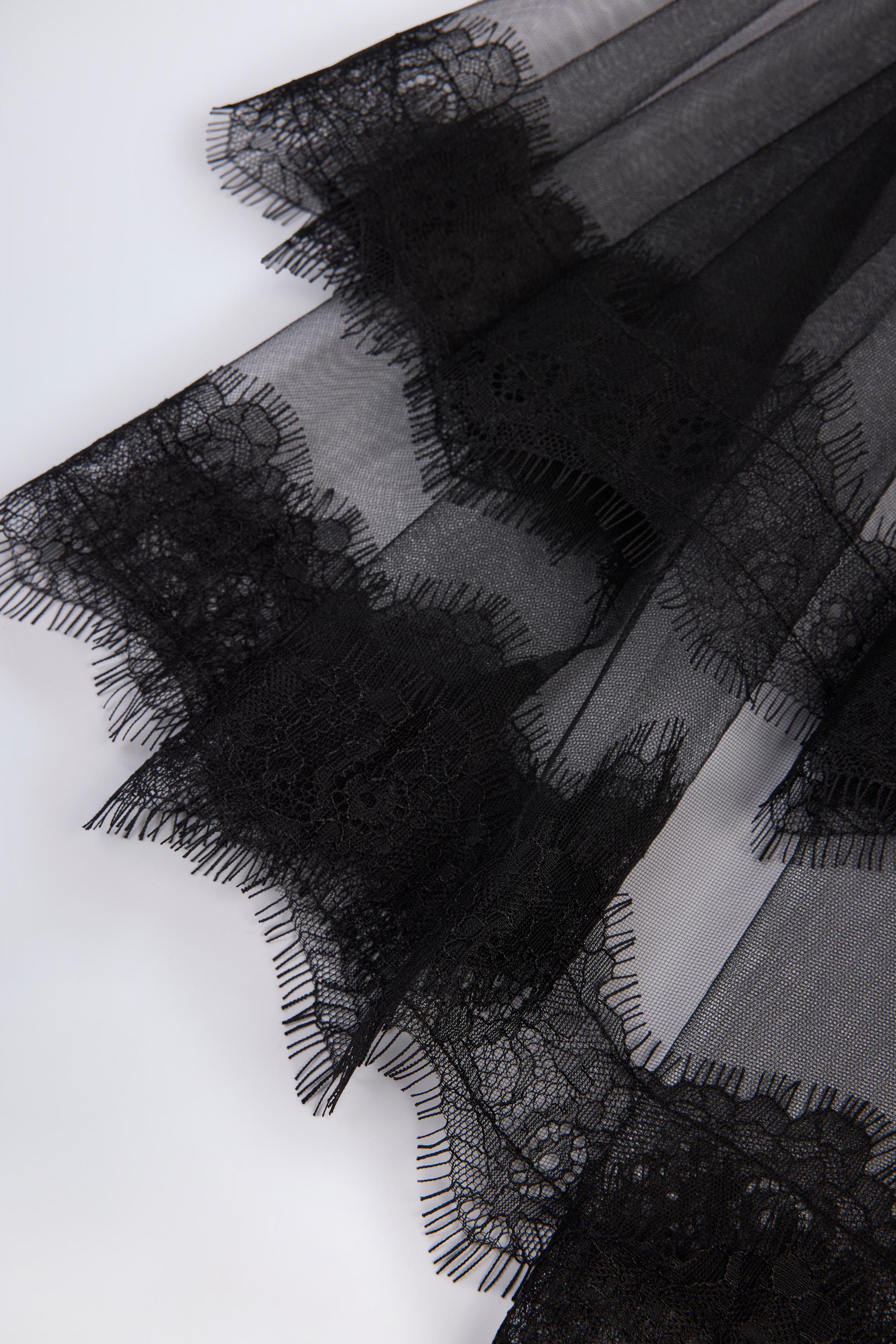 Lace-Trim Veil in Black - Image 3